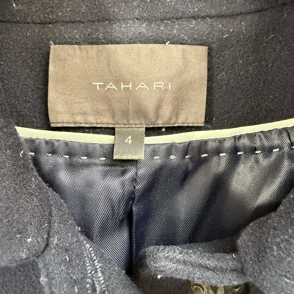 Tahari Navy Peacoat Tailored Gold Buttons Wool Blend Jacket 4 EUC - Picture 3 of 8